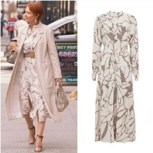 REISS DARCY ABSTRACT FLORAL SHIRTDRESS
Worn By Miranda On  And Just Like That